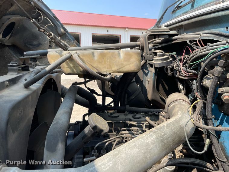 image for item DL3798 1995 Ford LNT8000  vacuum truck