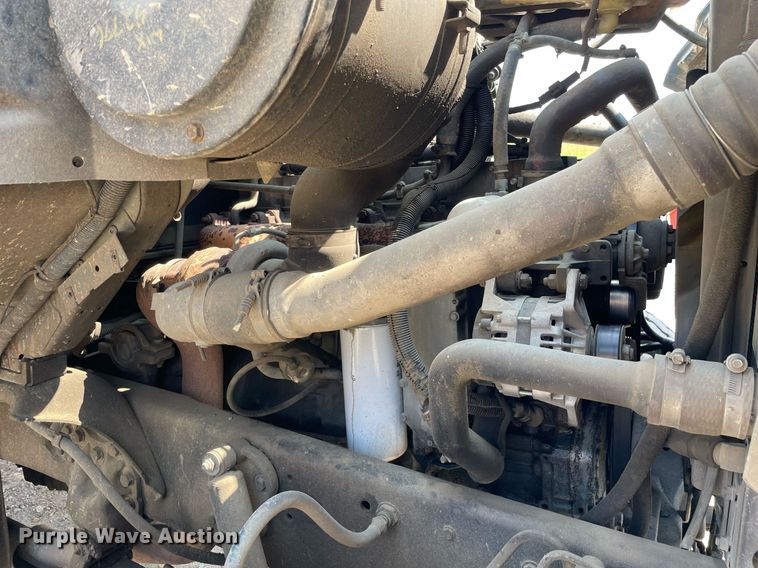 image for item DL3798 1995 Ford LNT8000  vacuum truck