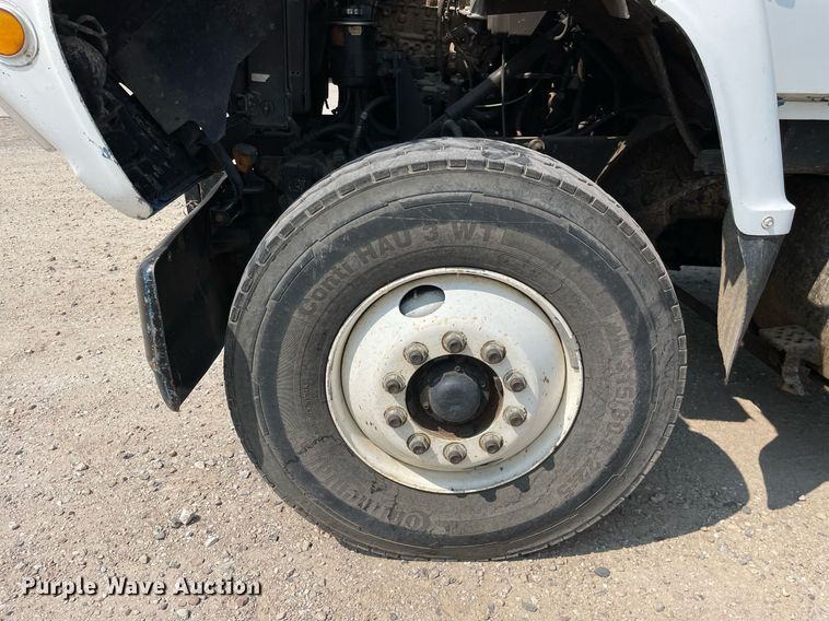 image for item DL3798 1995 Ford LNT8000  vacuum truck