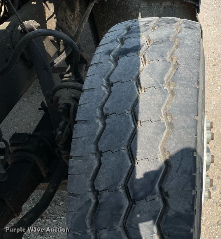 image for item DL3798 1995 Ford LNT8000  vacuum truck