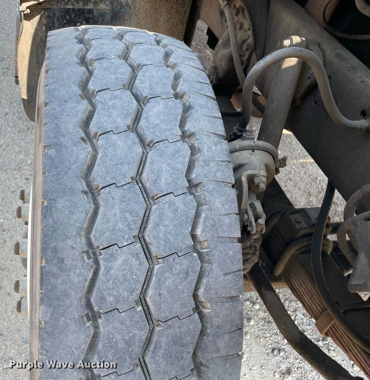 image for item DL3798 1995 Ford LNT8000  vacuum truck