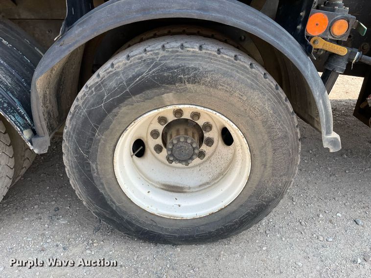 image for item DL3798 1995 Ford LNT8000  vacuum truck