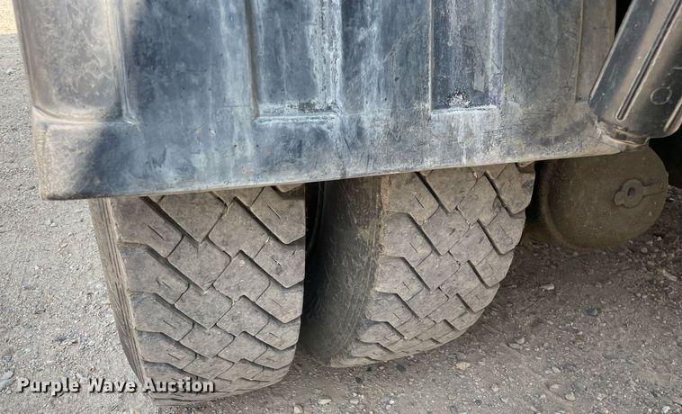 image for item DL3798 1995 Ford LNT8000  vacuum truck