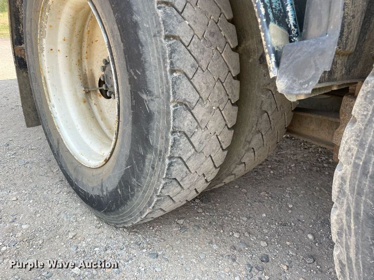 image for item DL3798 1995 Ford LNT8000  vacuum truck