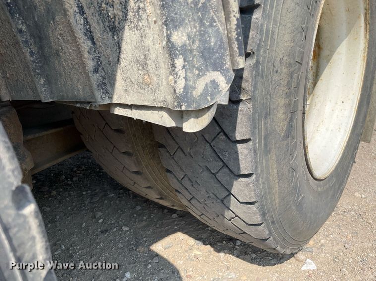 image for item DL3798 1995 Ford LNT8000  vacuum truck