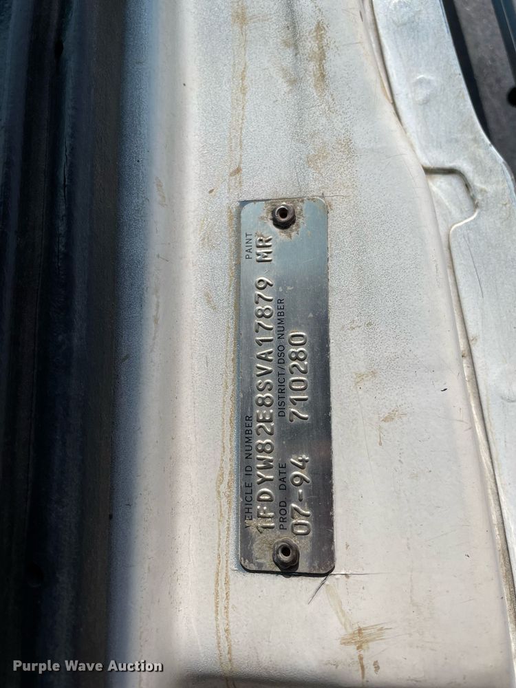 image for item DL3798 1995 Ford LNT8000  vacuum truck