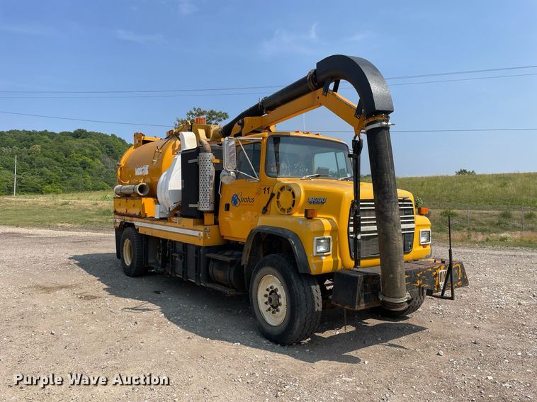image for item DL3799 1994 Ford LN8000  vacuum truck