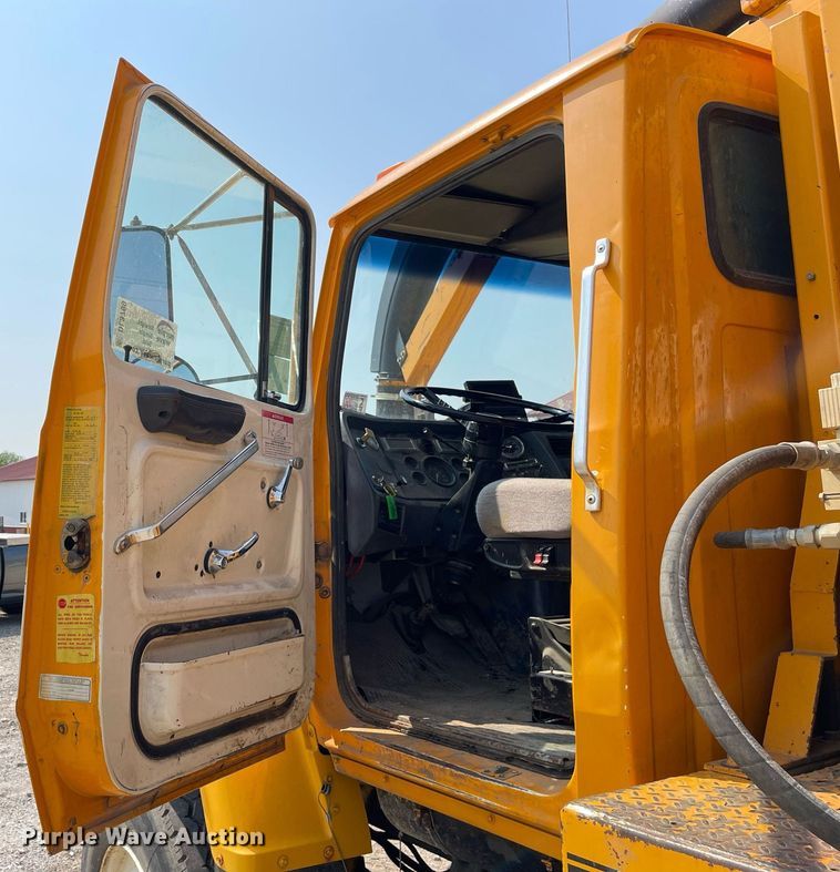 image for item DL3799 1994 Ford LN8000  vacuum truck