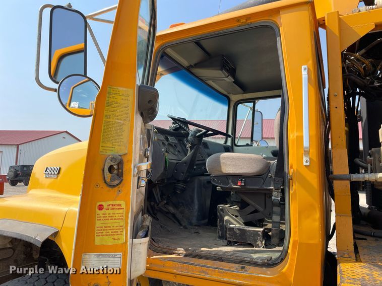 image for item DL3799 1994 Ford LN8000  vacuum truck