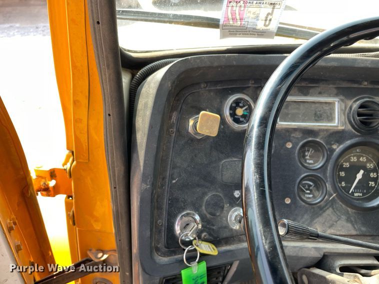 image for item DL3799 1994 Ford LN8000  vacuum truck