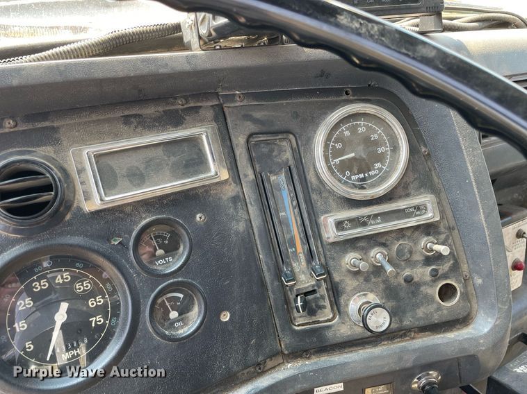 image for item DL3799 1994 Ford LN8000  vacuum truck