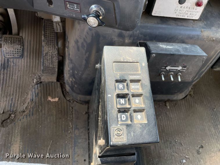 image for item DL3799 1994 Ford LN8000  vacuum truck