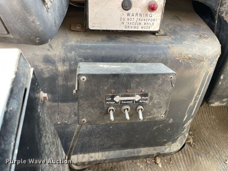 image for item DL3799 1994 Ford LN8000  vacuum truck