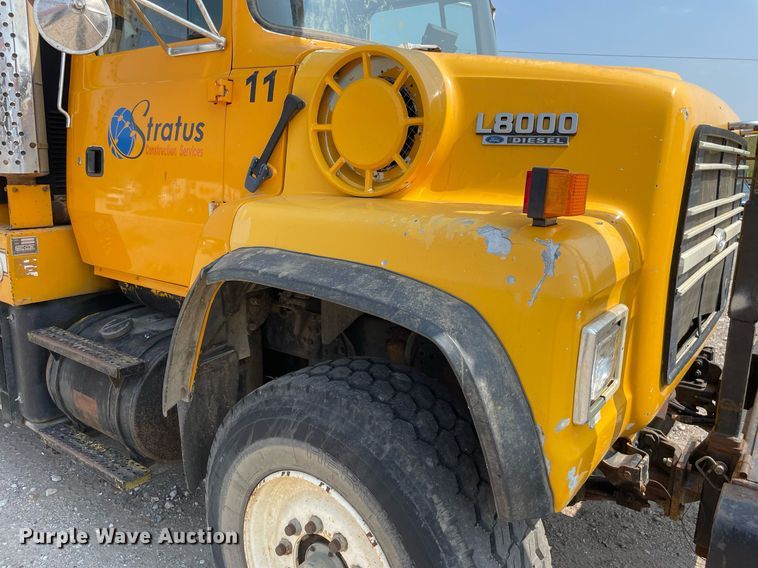 image for item DL3799 1994 Ford LN8000  vacuum truck