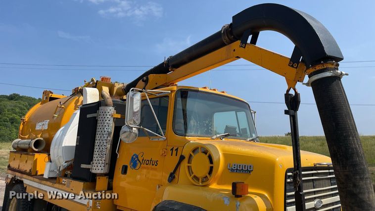 image for item DL3799 1994 Ford LN8000  vacuum truck