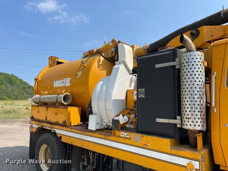 image for item DL3799 1994 Ford LN8000  vacuum truck