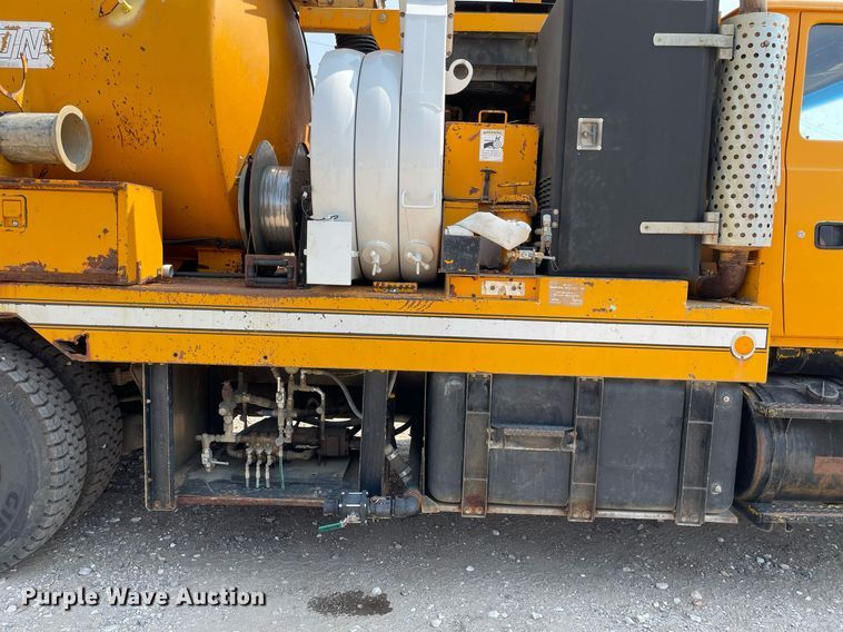 image for item DL3799 1994 Ford LN8000  vacuum truck