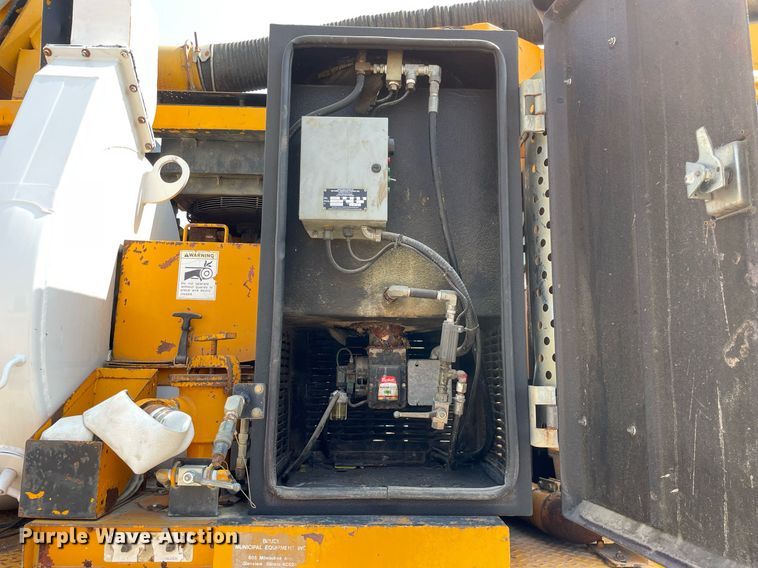 image for item DL3799 1994 Ford LN8000  vacuum truck