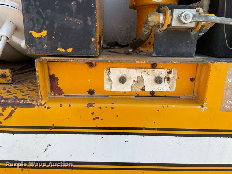 image for item DL3799 1994 Ford LN8000  vacuum truck