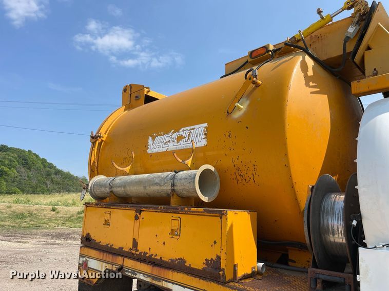 image for item DL3799 1994 Ford LN8000  vacuum truck