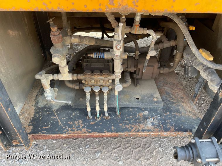 image for item DL3799 1994 Ford LN8000  vacuum truck