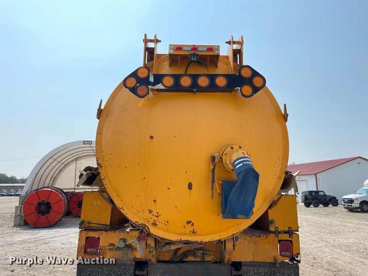 image for item DL3799 1994 Ford LN8000  vacuum truck