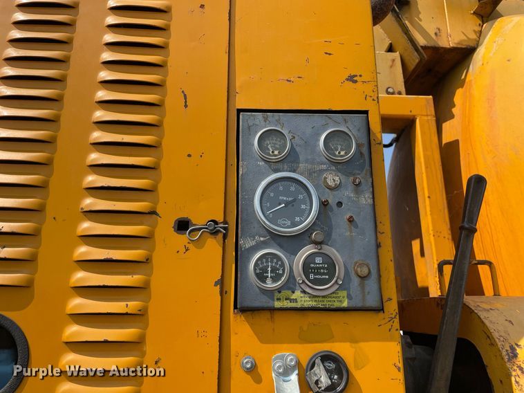 image for item DL3799 1994 Ford LN8000  vacuum truck