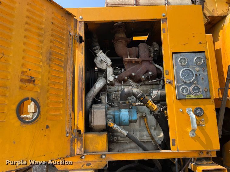 image for item DL3799 1994 Ford LN8000  vacuum truck