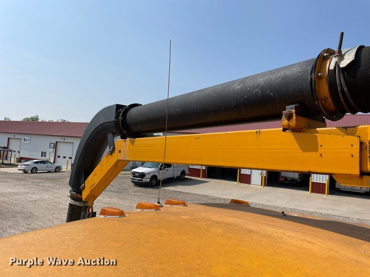 image for item DL3799 1994 Ford LN8000  vacuum truck