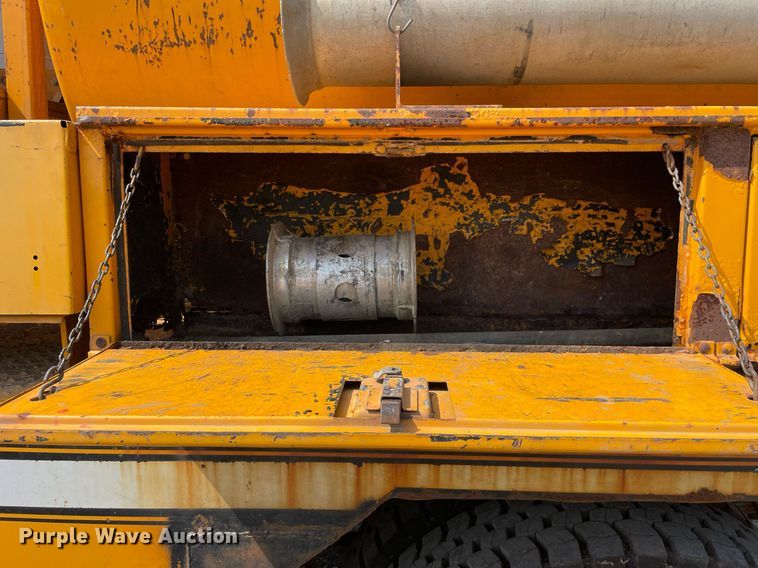 image for item DL3799 1994 Ford LN8000  vacuum truck