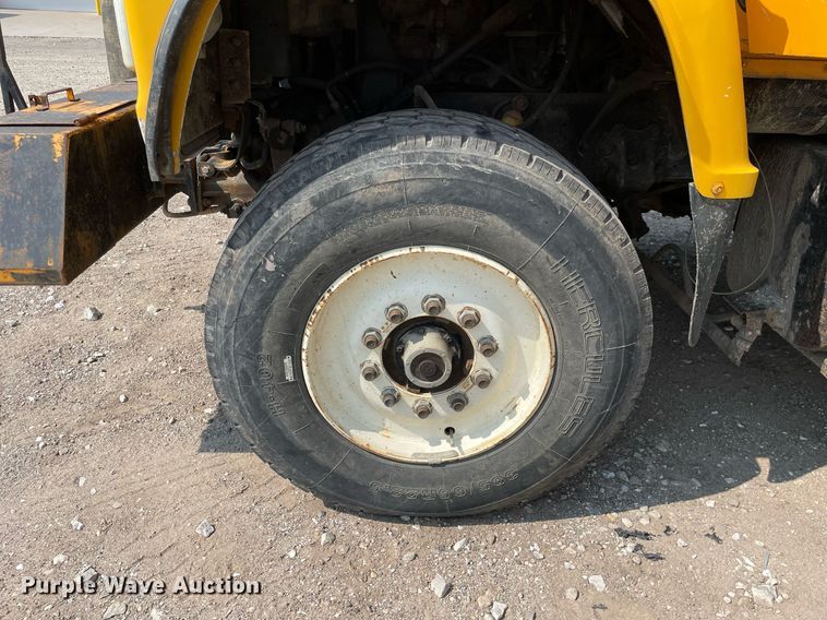 image for item DL3799 1994 Ford LN8000  vacuum truck