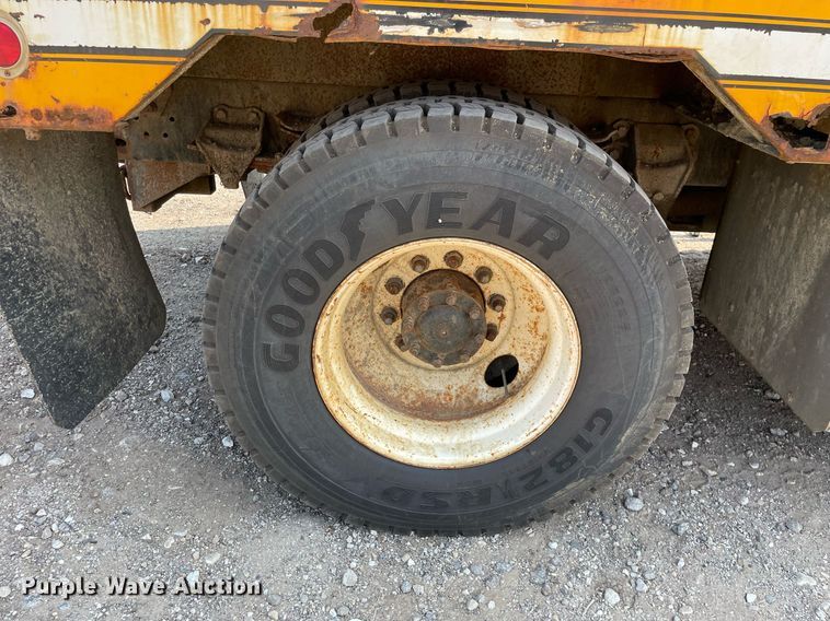 image for item DL3799 1994 Ford LN8000  vacuum truck