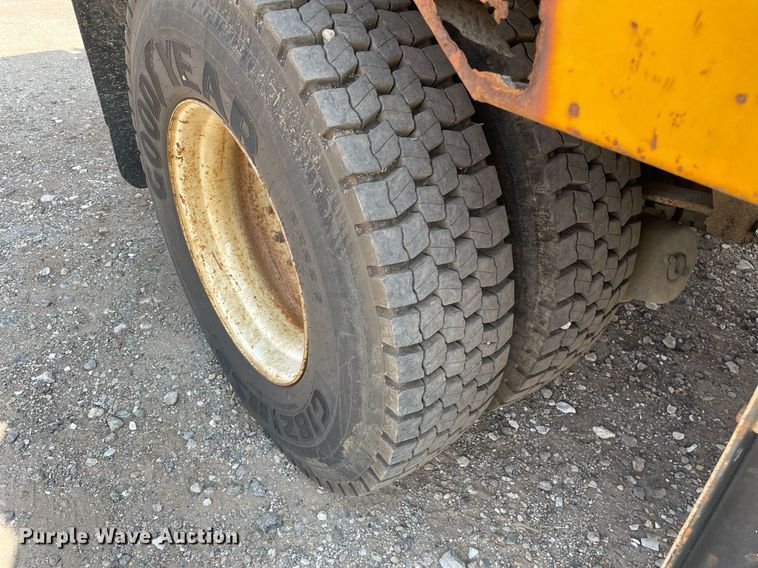 image for item DL3799 1994 Ford LN8000  vacuum truck