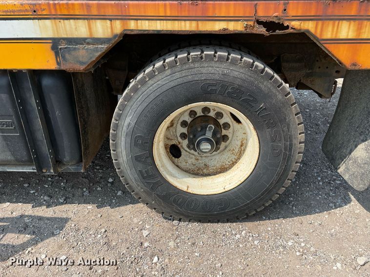 image for item DL3799 1994 Ford LN8000  vacuum truck