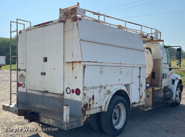 image for item DL3801 2004 International 4200  utility / service truck