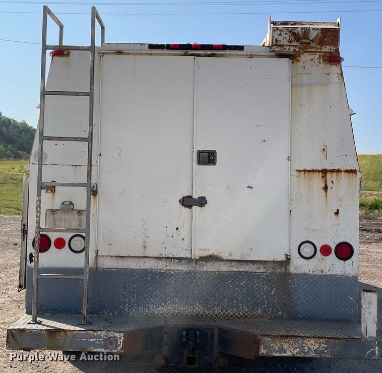 image for item DL3801 2004 International 4200  utility / service truck