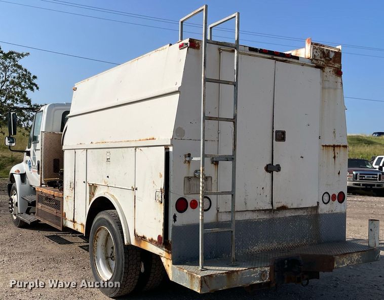 image for item DL3801 2004 International 4200  utility / service truck