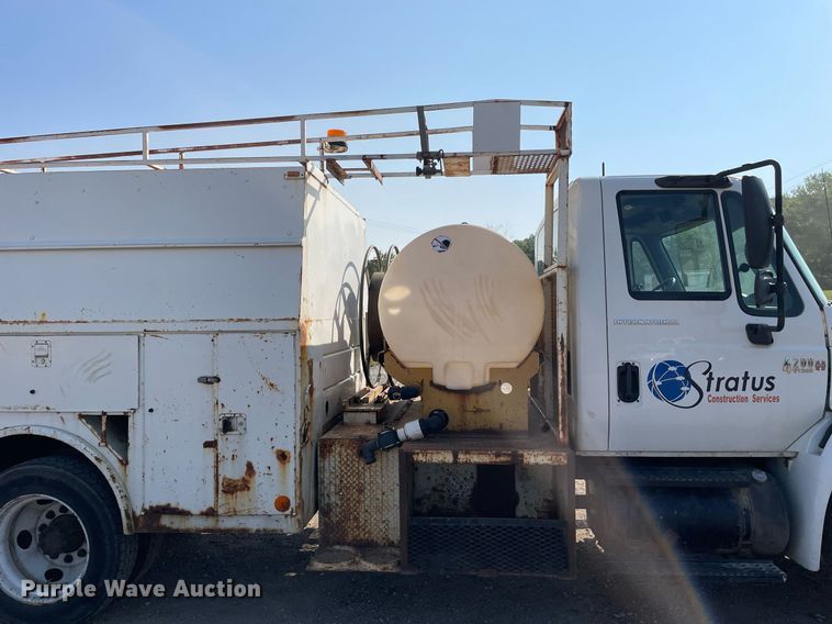 image for item DL3801 2004 International 4200  utility / service truck