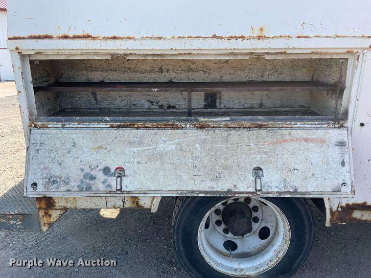 image for item DL3801 2004 International 4200  utility / service truck