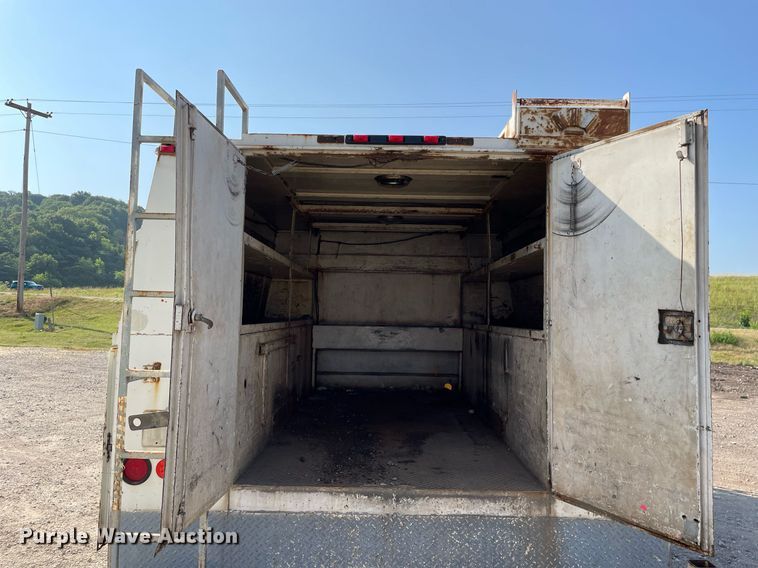 image for item DL3801 2004 International 4200  utility / service truck