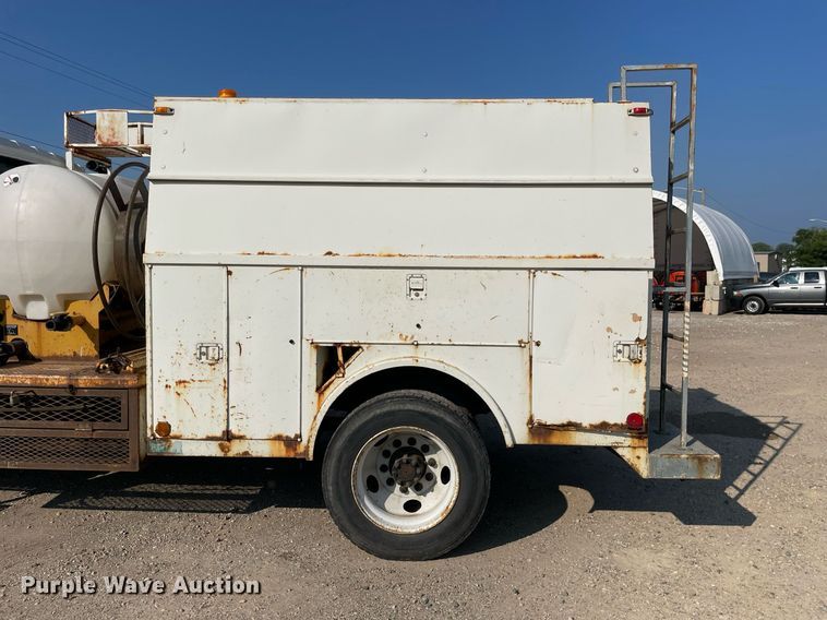 image for item DL3801 2004 International 4200  utility / service truck