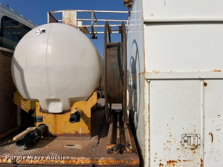 image for item DL3801 2004 International 4200  utility / service truck