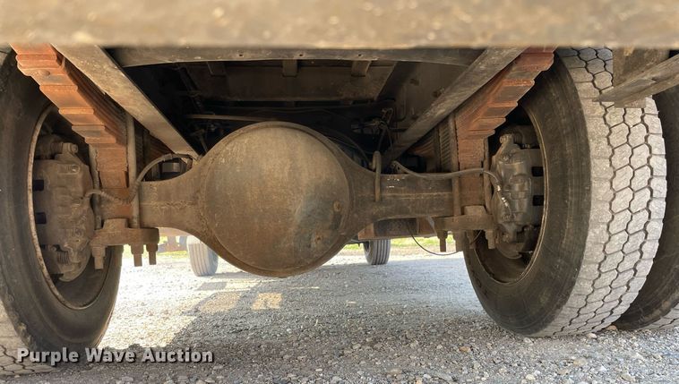 image for item DL3801 2004 International 4200  utility / service truck