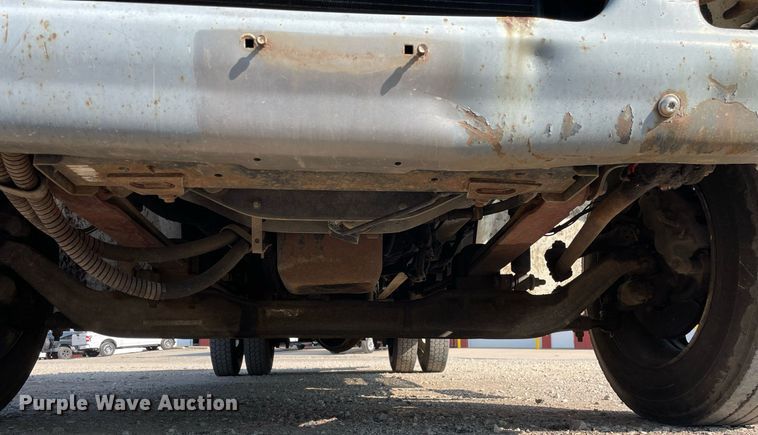 image for item DL3801 2004 International 4200  utility / service truck