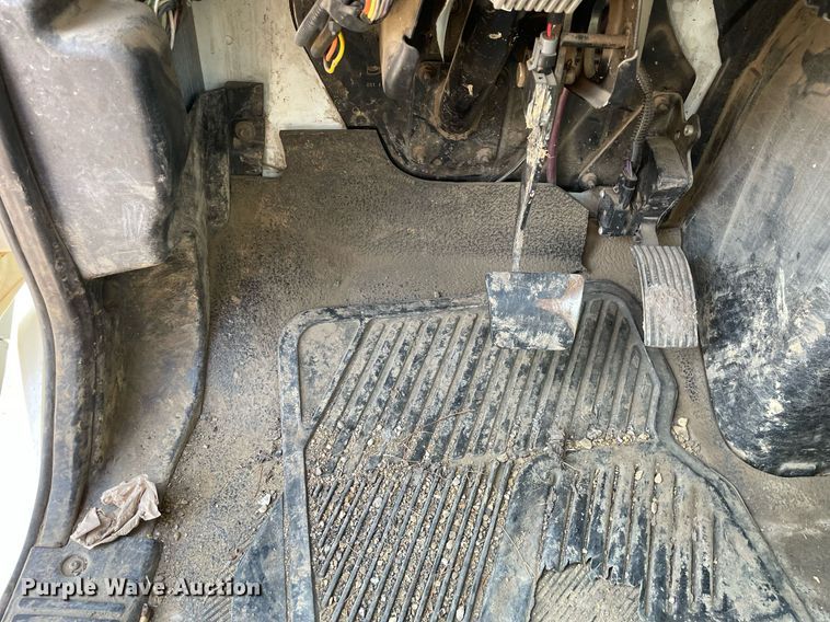 image for item DL3801 2004 International 4200  utility / service truck