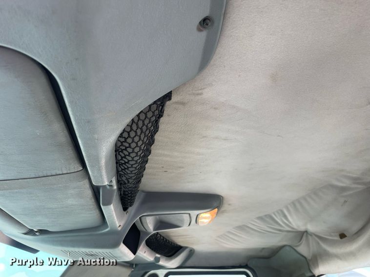 image for item DL3801 2004 International 4200  utility / service truck