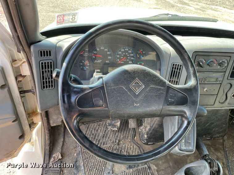 image for item DL3801 2004 International 4200  utility / service truck