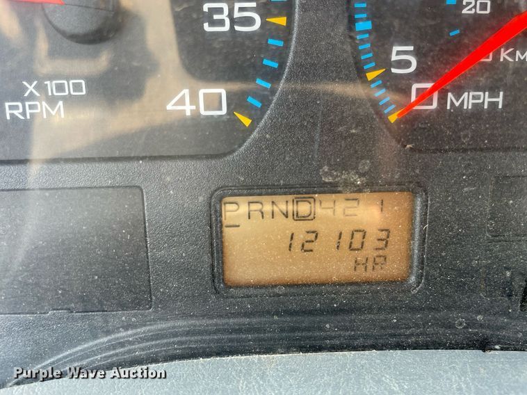 image for item DL3801 2004 International 4200  utility / service truck