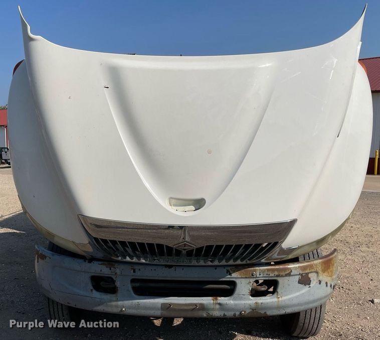 image for item DL3801 2004 International 4200  utility / service truck