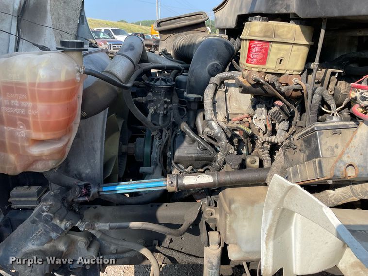 image for item DL3801 2004 International 4200  utility / service truck